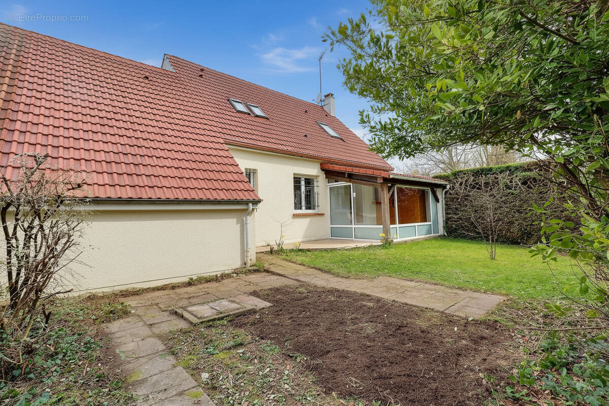 Maison à LE PERRAY-EN-YVELINES