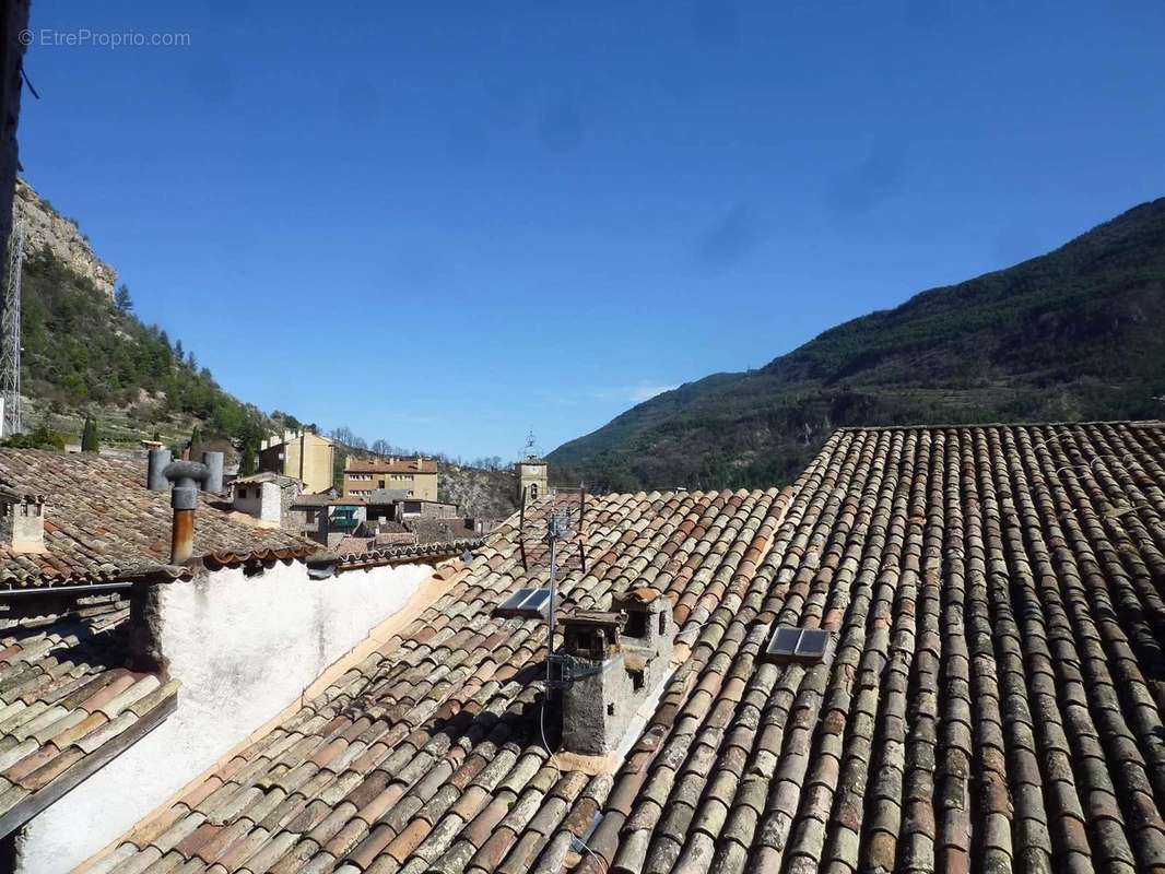 Appartement à PUGET-THENIERS