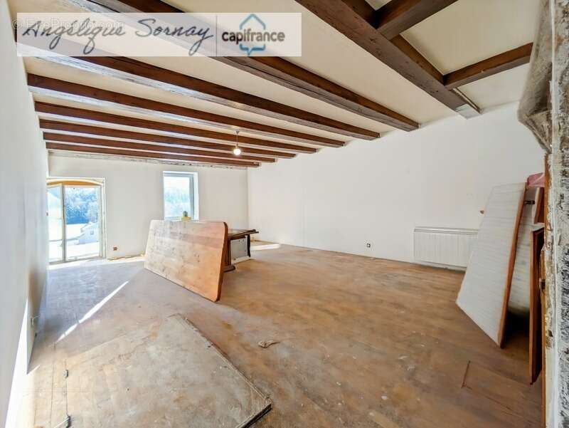 Maison familiale rénovée partiellement avec grange et vastes espaces – Jura BONLIEU - photo 8
