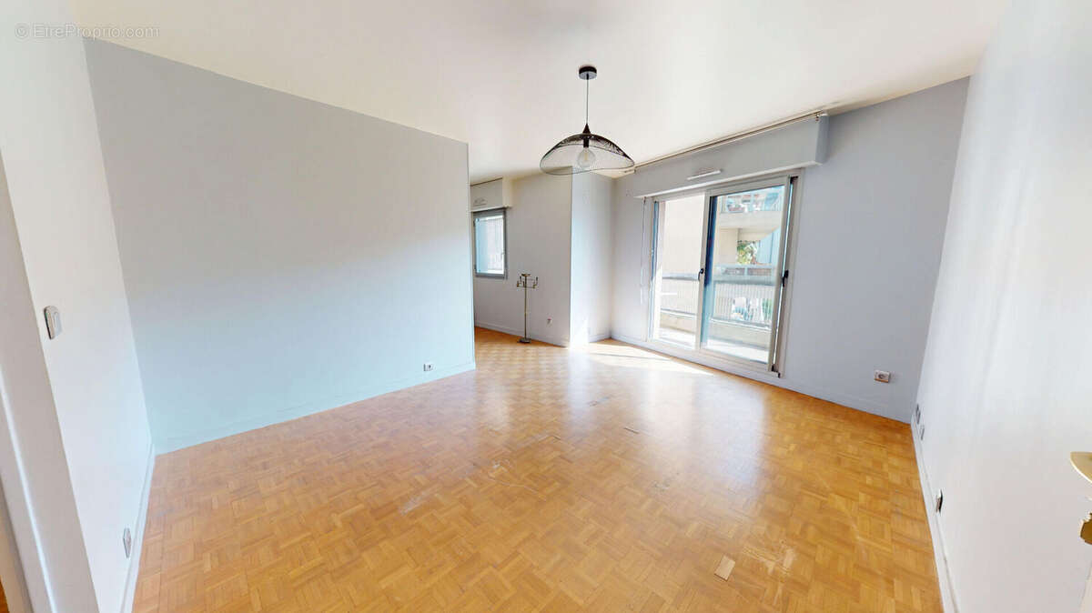 EXCLU AVL  PARIS XIX  Métro Ourcq  2P -1Ch  46m² et  Grand Balcon en "L" de 10m²  Vue sur Jardin  - photo 4