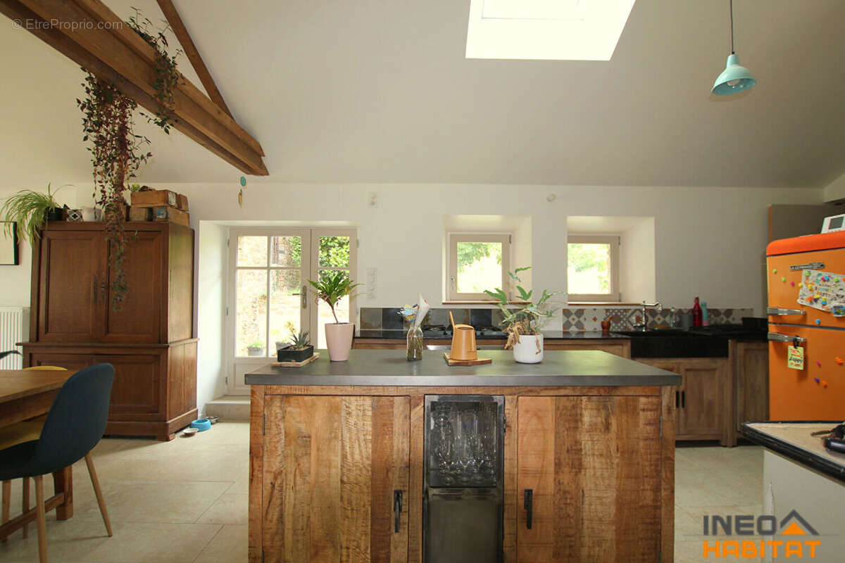 Maison à BOURG-DES-COMPTES