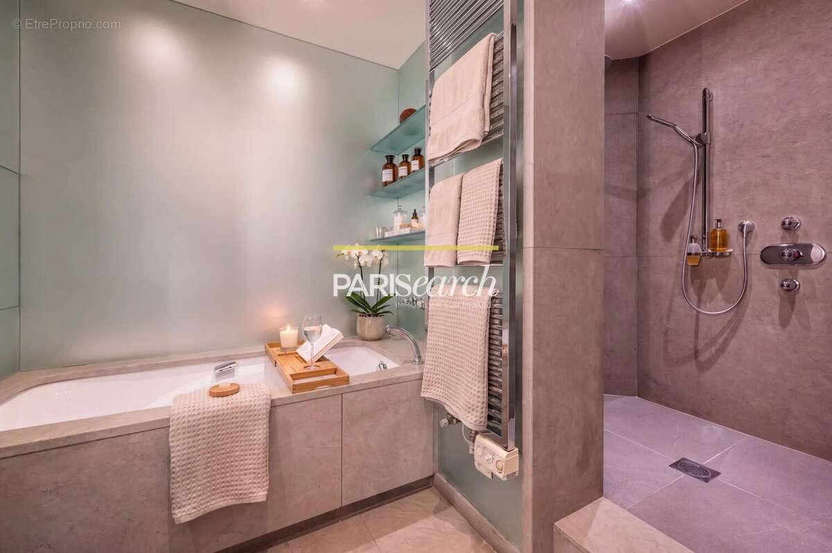 Appartement à PARIS-16E