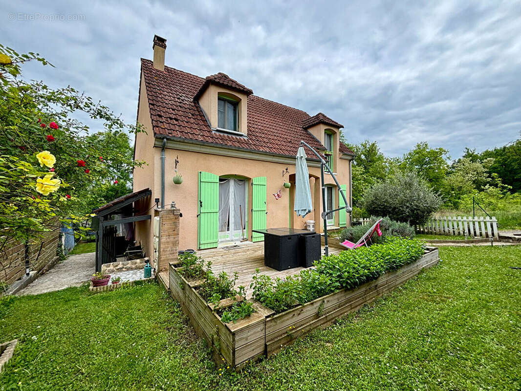 Maison à SAINT-PIERRE-LES-NEMOURS