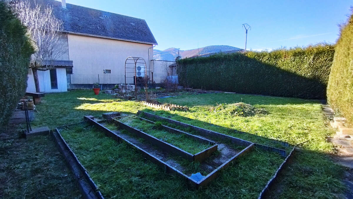 Maison à PIERRE-CHATEL