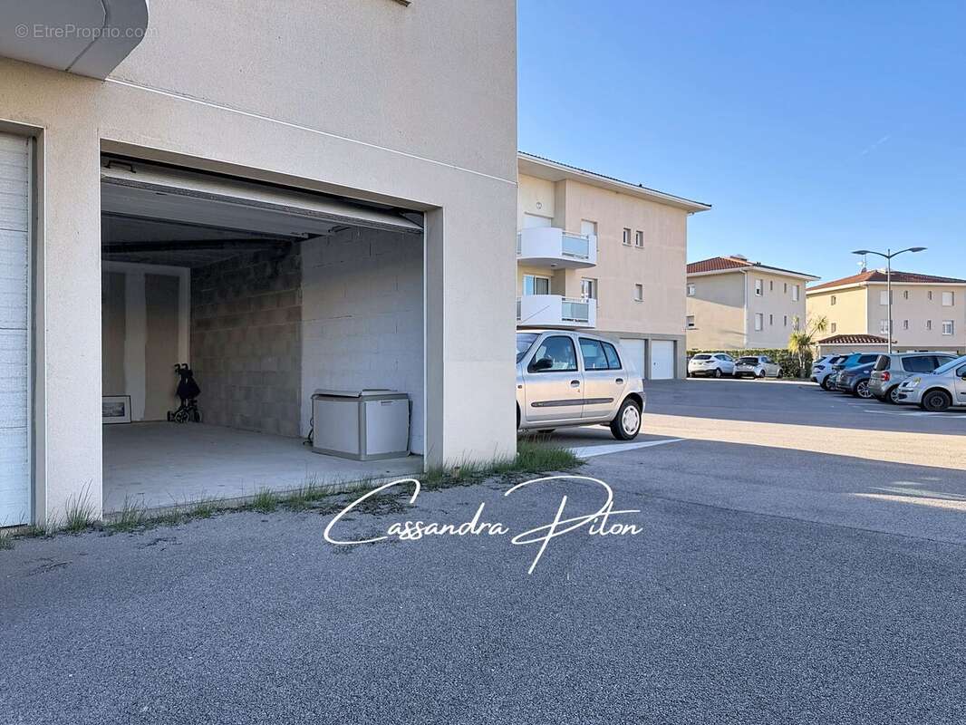 Parking à SAINTE-MARIE