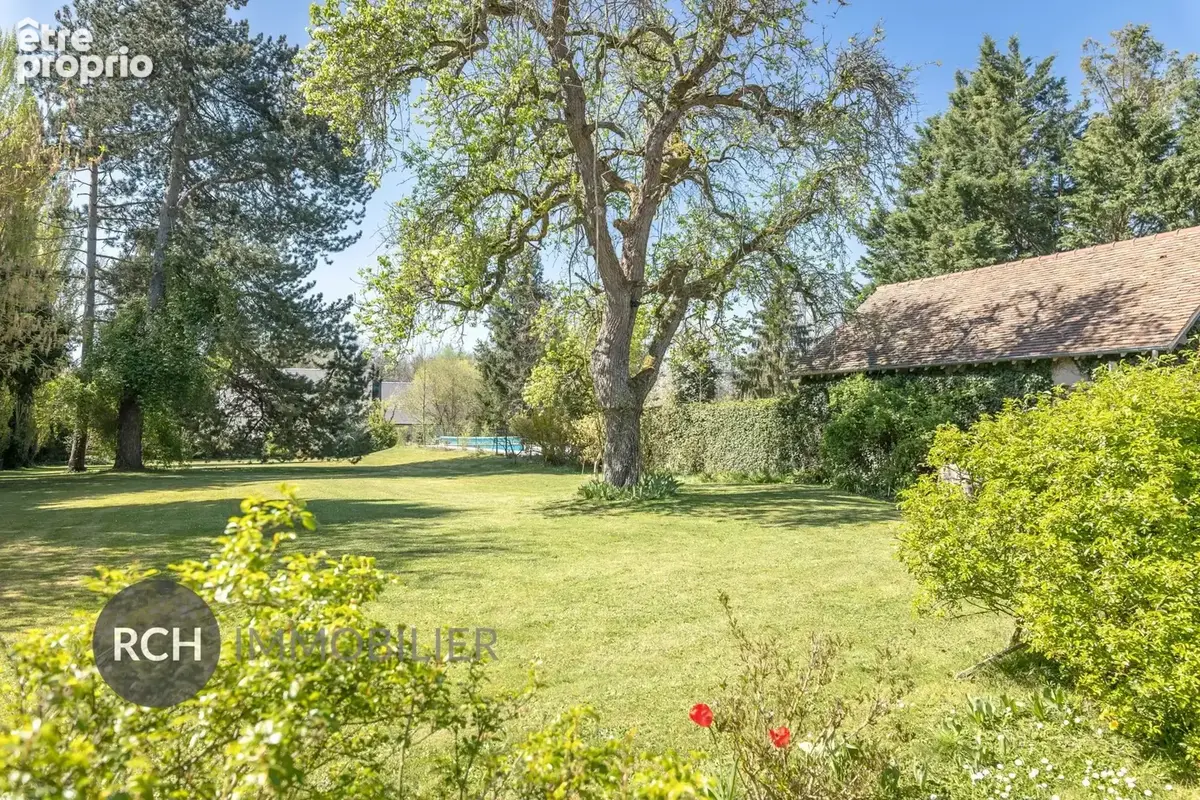 Secteur Gambais - Authentique longère sur un beau parc arboré avec dépendances et piscine - photo 5