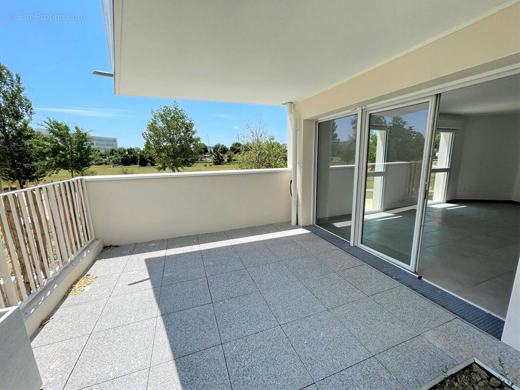 Appartement à BEAUZELLE