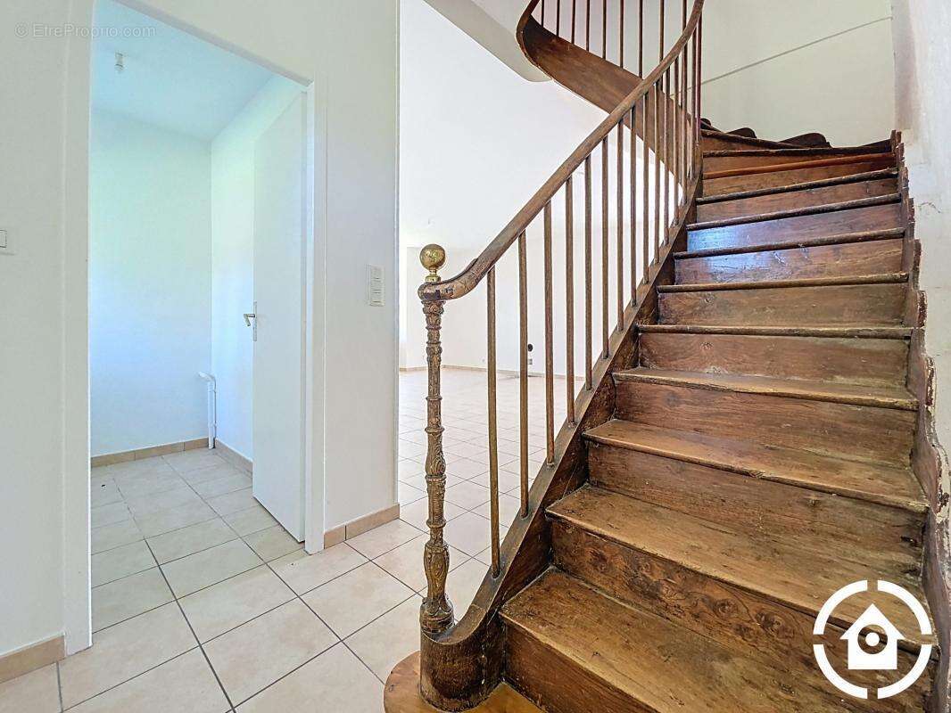 Maison à GENSAC-LA-PALLUE