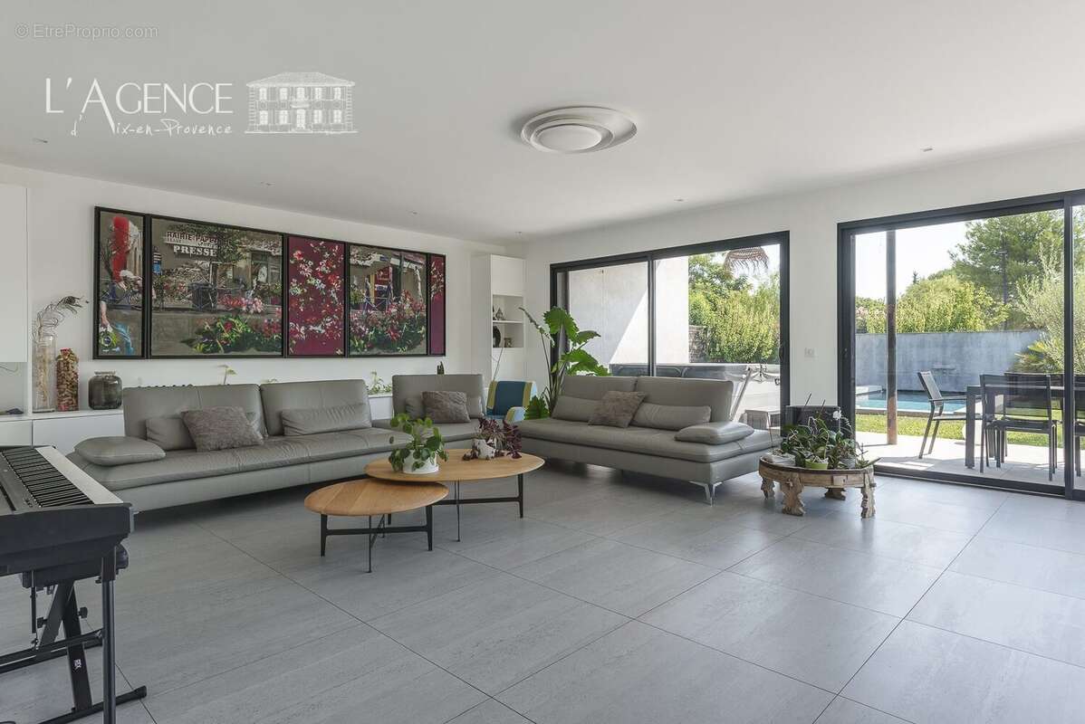 Maison 230 m² à Venelles  - photo 6