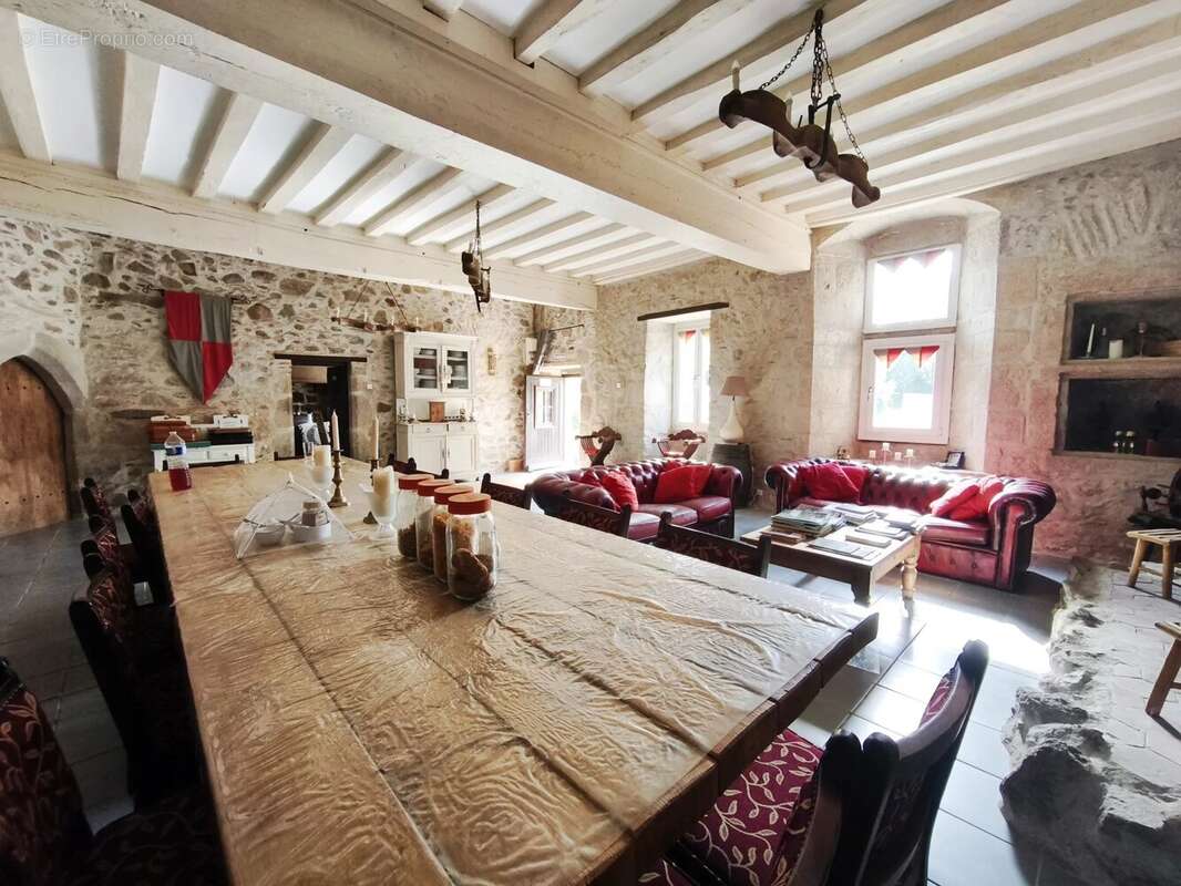 Domaine de Campagne Élégant du XIIIe Siècle avec Bois, Camping & Dépendances - photo 7