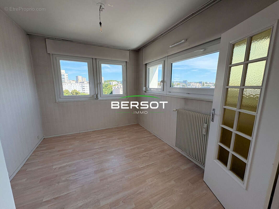 Appartement T3 avec balcon et place de parking privative - secteur Viotte - photo 4