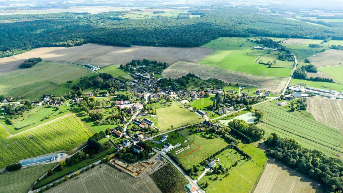 Terrain à LES ORMES