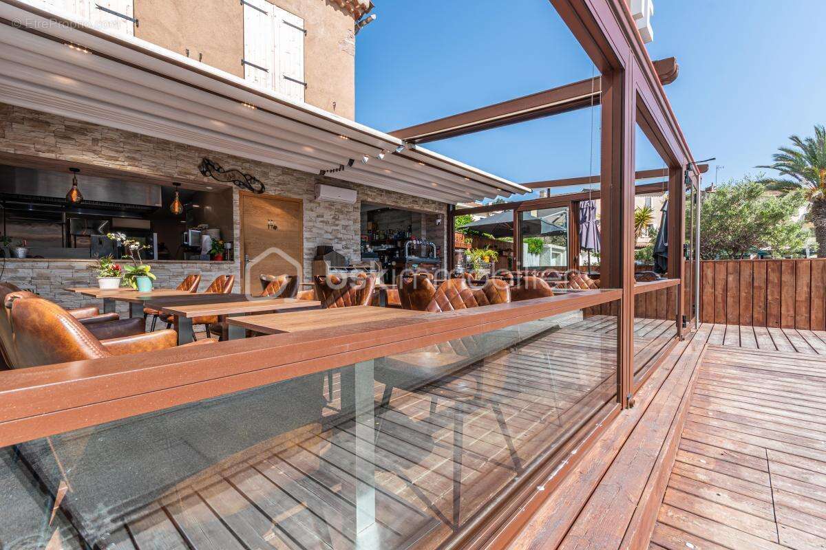 *** brasserie licence iv - port de st mandrier - clientele fidele a l'annee + fort potentiel *** - photo 8