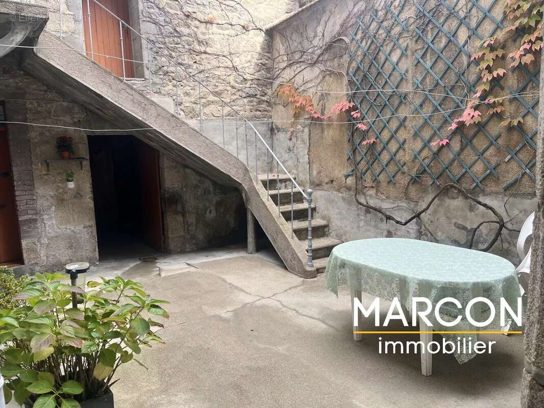 Maison à CHENERAILLES