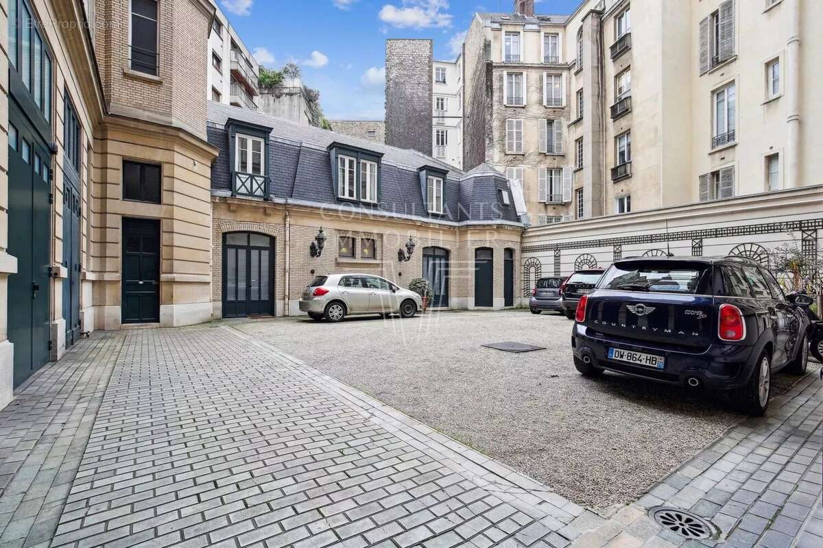Appartement à PARIS-17E