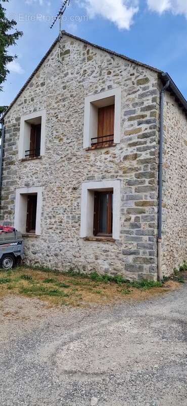 Appartement à VENEUX-LES-SABLONS