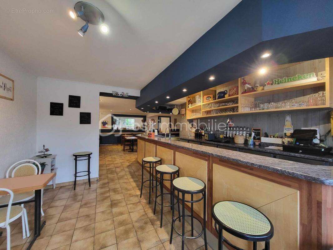 Commerce à LABRUGUIERE