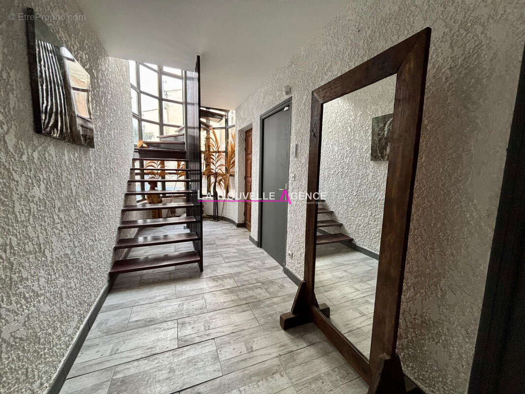Grande maison atypique avec garage et piscine - photo 8