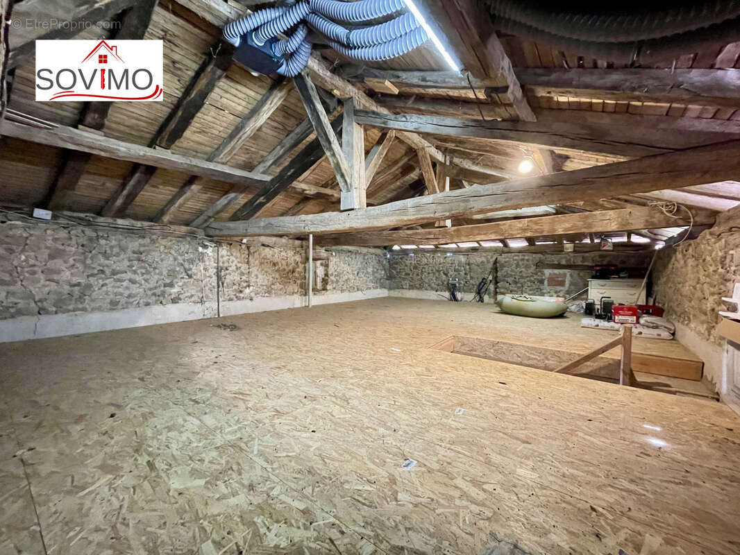 Laissez vous seduire par cette maison de campagne en pierre, nichée sur 3,41 ha en bord de rivière - photo 43
