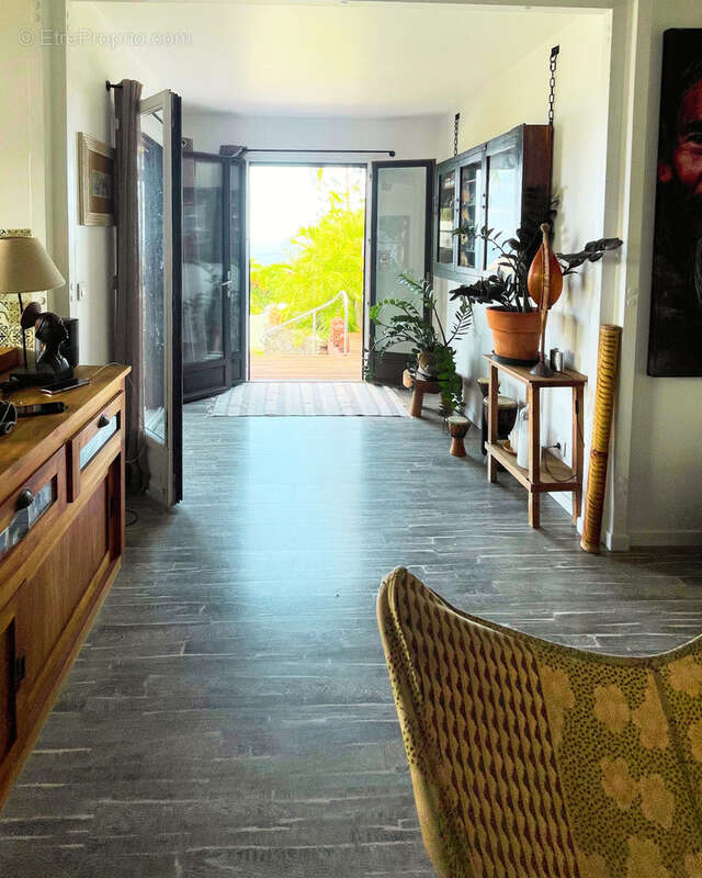 Villa T6 bis à vendre à Saint-Leu   Piscine  Vue océan - photo 3