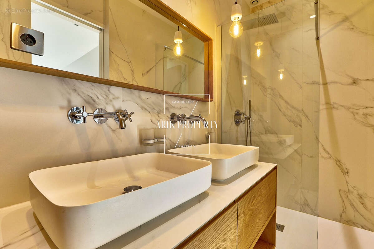 Appartement à PARIS-17E