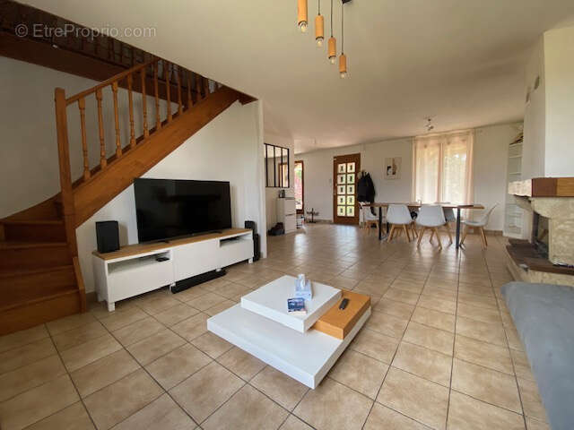 Maison à SAINT-REMY-EN-ROLLAT