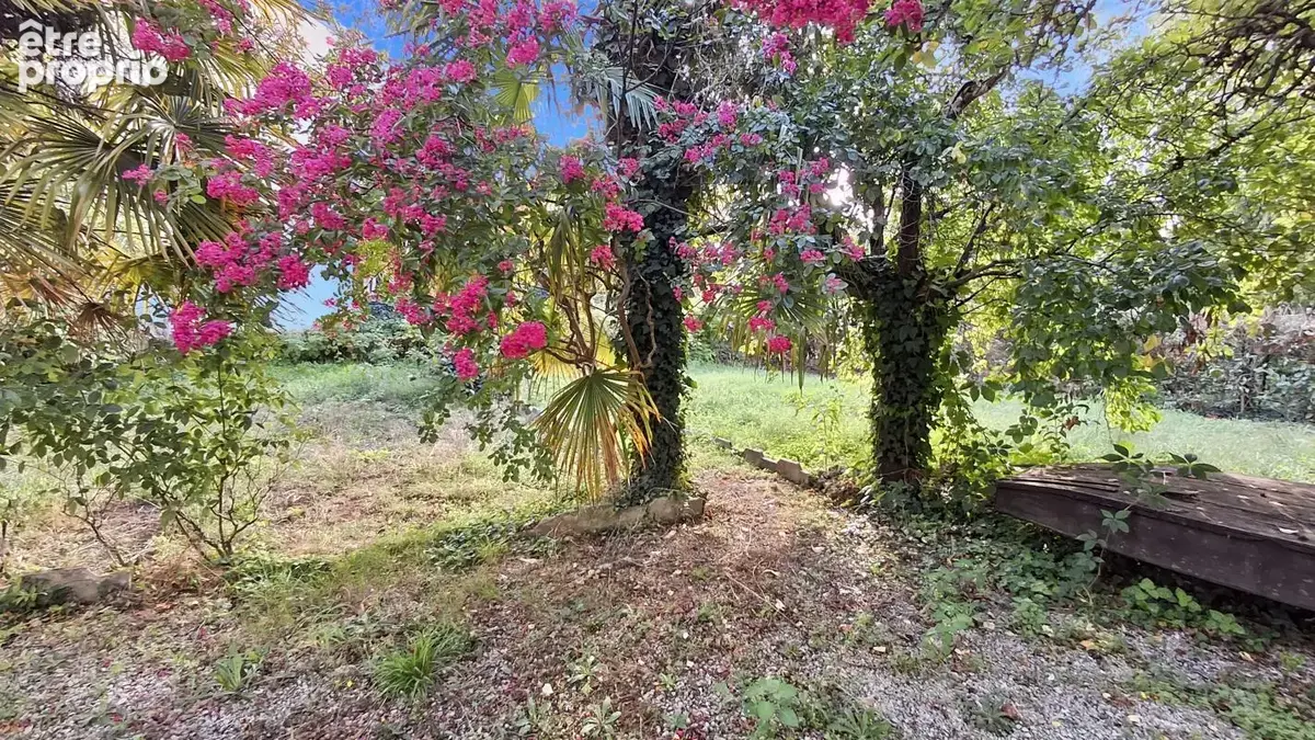 PÉRIGUEUX – Maison avec jardin, garages et accès direct à la voie verte - photo 11