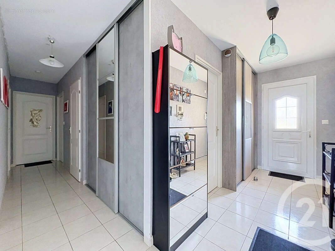 Maison 110 m² à Lavau  - photo 11