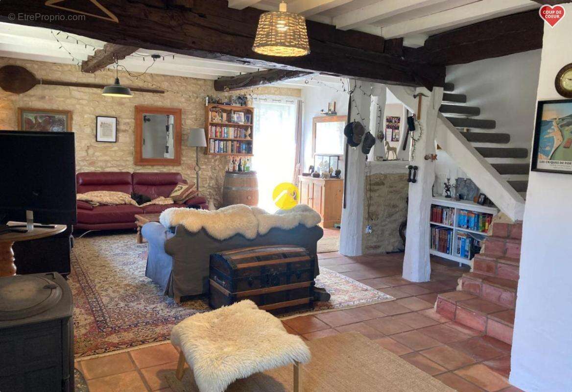 Maison à MAUZAC-ET-GRAND-CASTANG