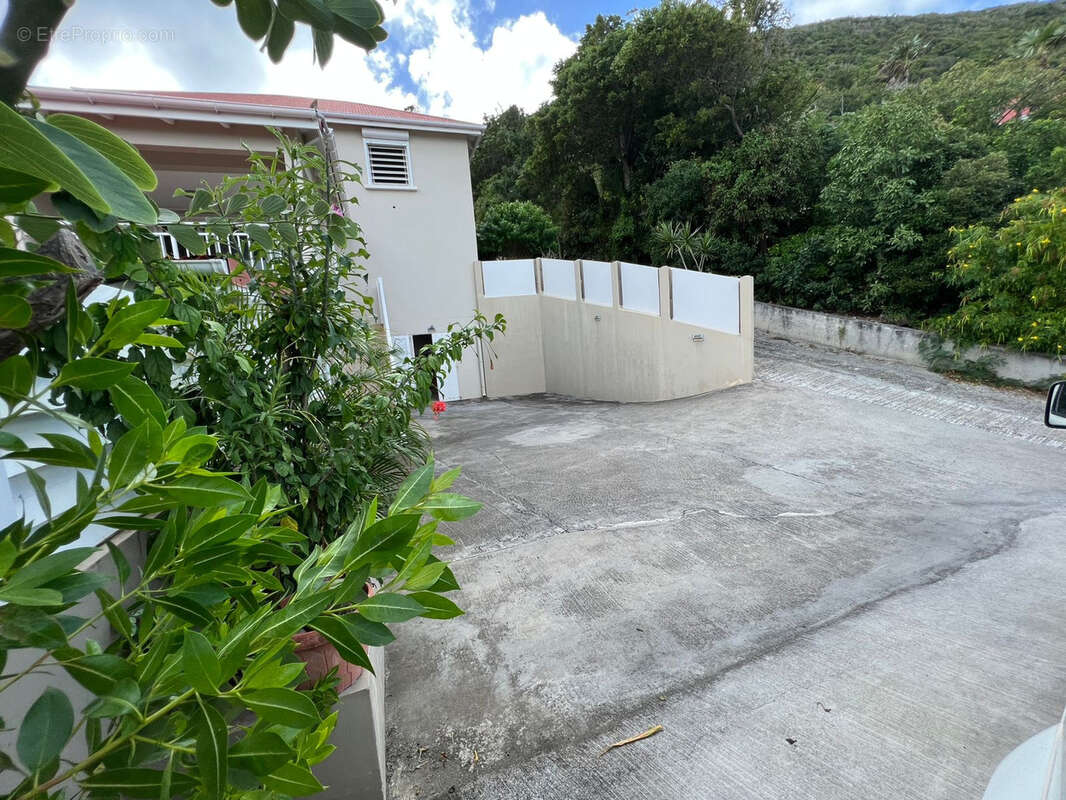 Maison à CAPESTERRE-BELLE-EAU