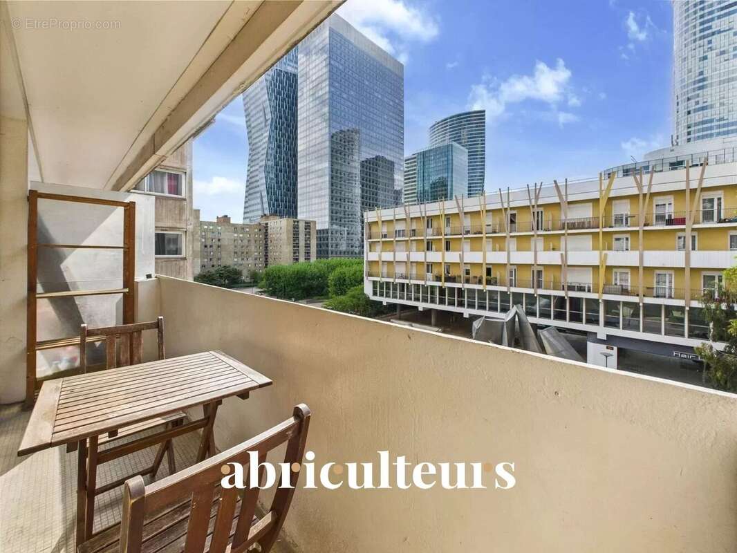 Appartement à COURBEVOIE