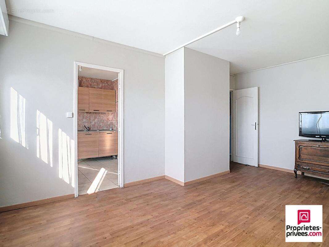 Appartement à GRAND-CHARMONT