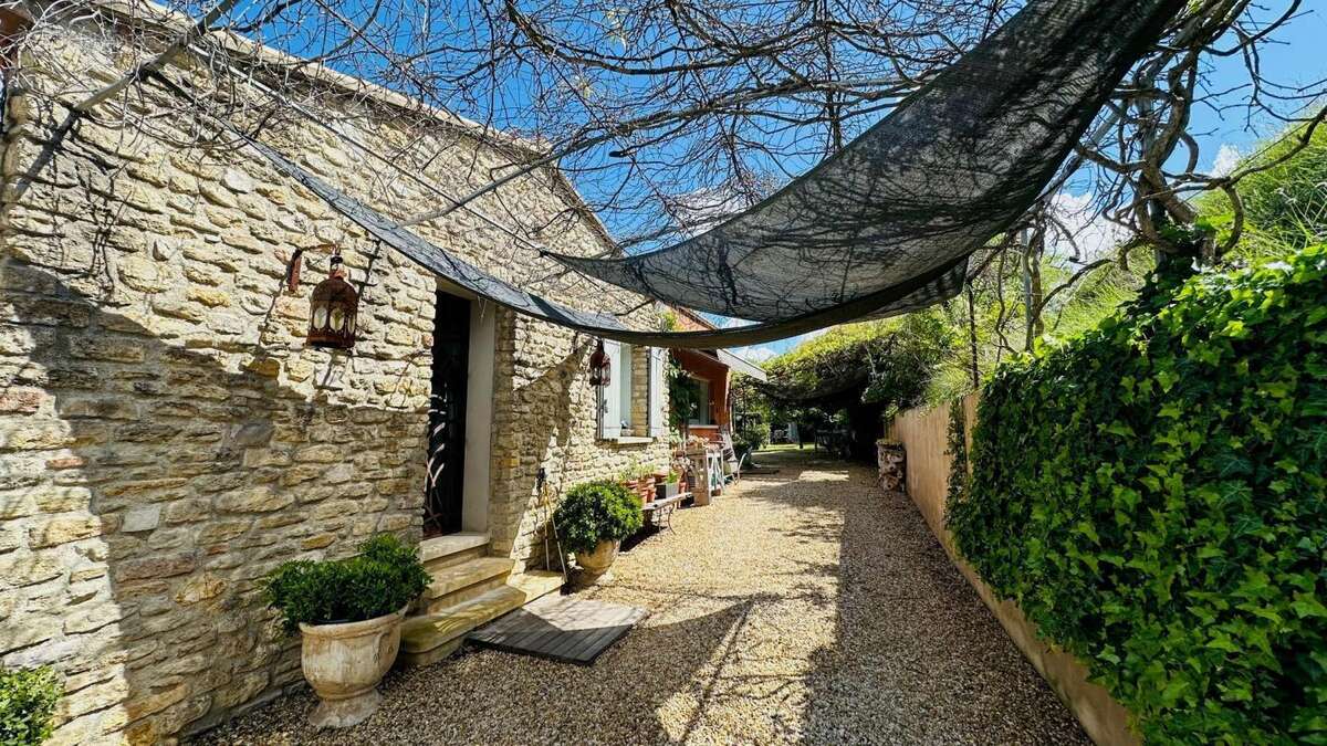 Maison à ENTRECHAUX