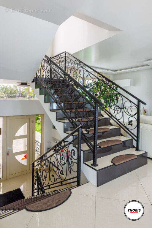 Maison à VERNEUIL-SUR-SEINE