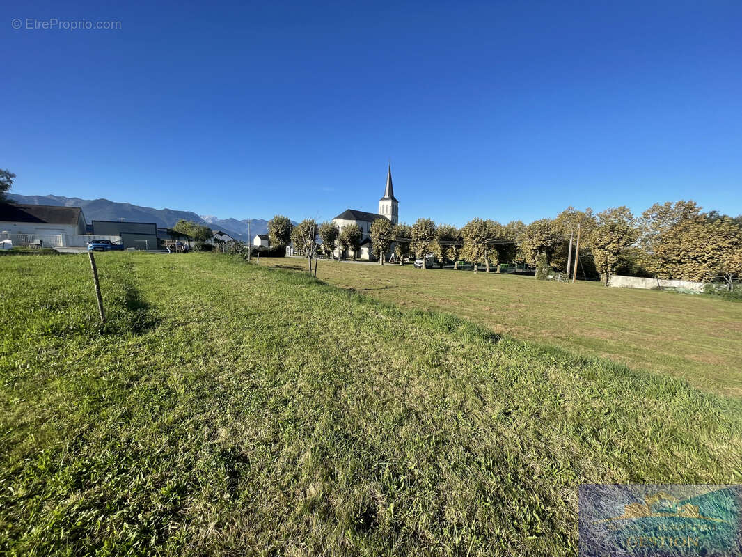 Terrain à NAY