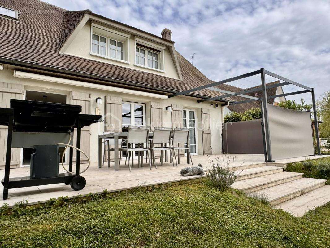 Maison à ESTREES-SAINT-DENIS