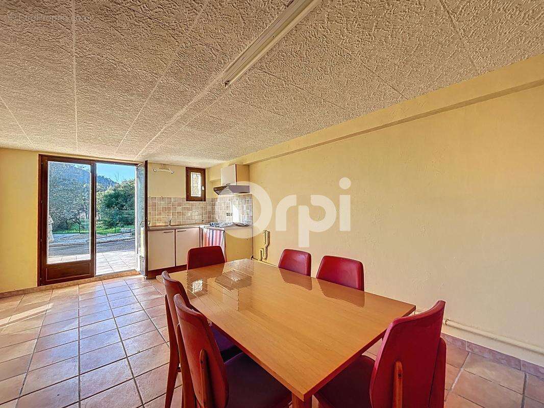 Maison à ROQUEBRUNE-SUR-ARGENS