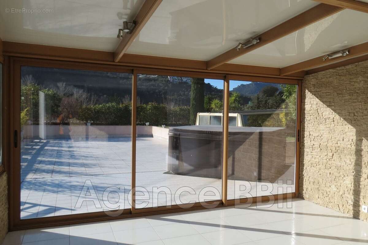 Appartement à MANDELIEU-LA-NAPOULE