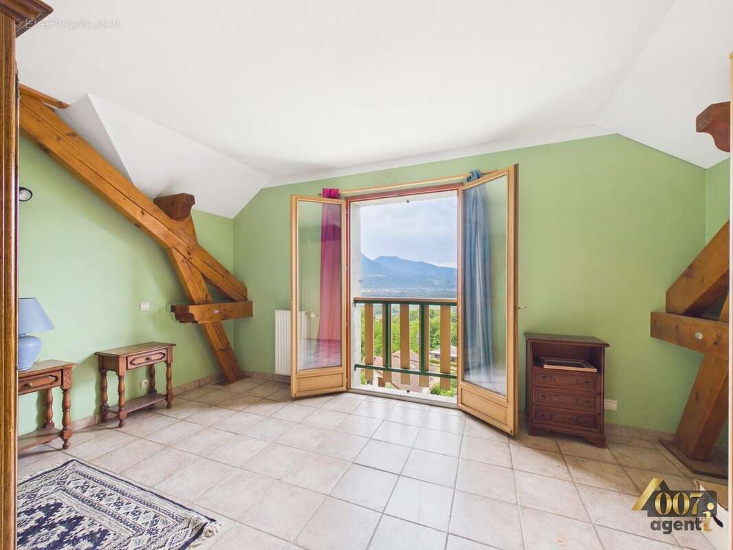 Maison 124 m² à Laissaud  - photo 9