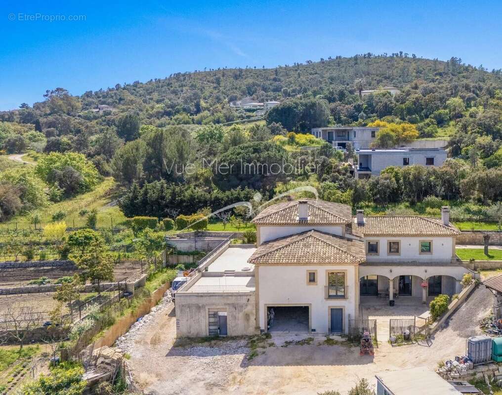 Maison à BORMES-LES-MIMOSAS