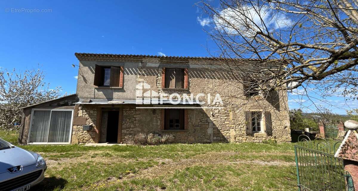 Maison à LIVERS-CAZELLES