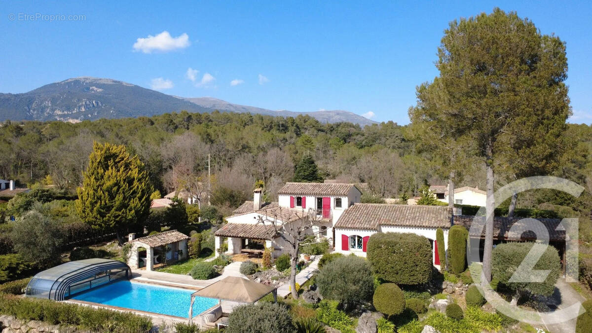 Maison à ROQUEFORT-LES-PINS