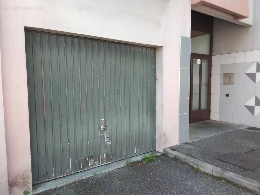 Parking à ECHIROLLES