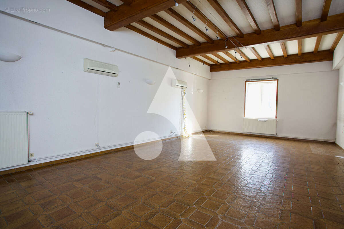 Commerce à SAINT-GEORGES-DE-RENEINS