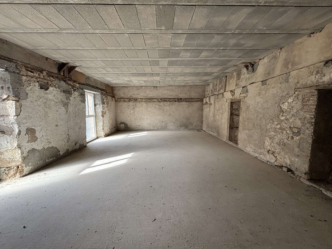 Commerce à SAINT-JUNIEN