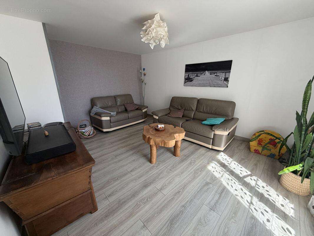 Maison Nanteuil 6 pièce(s) 161m2 - photo 2