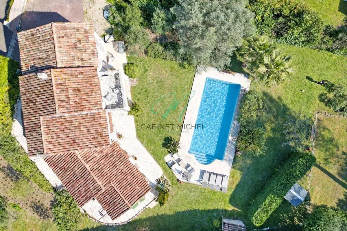 Maison à ROQUEFORT-LES-PINS