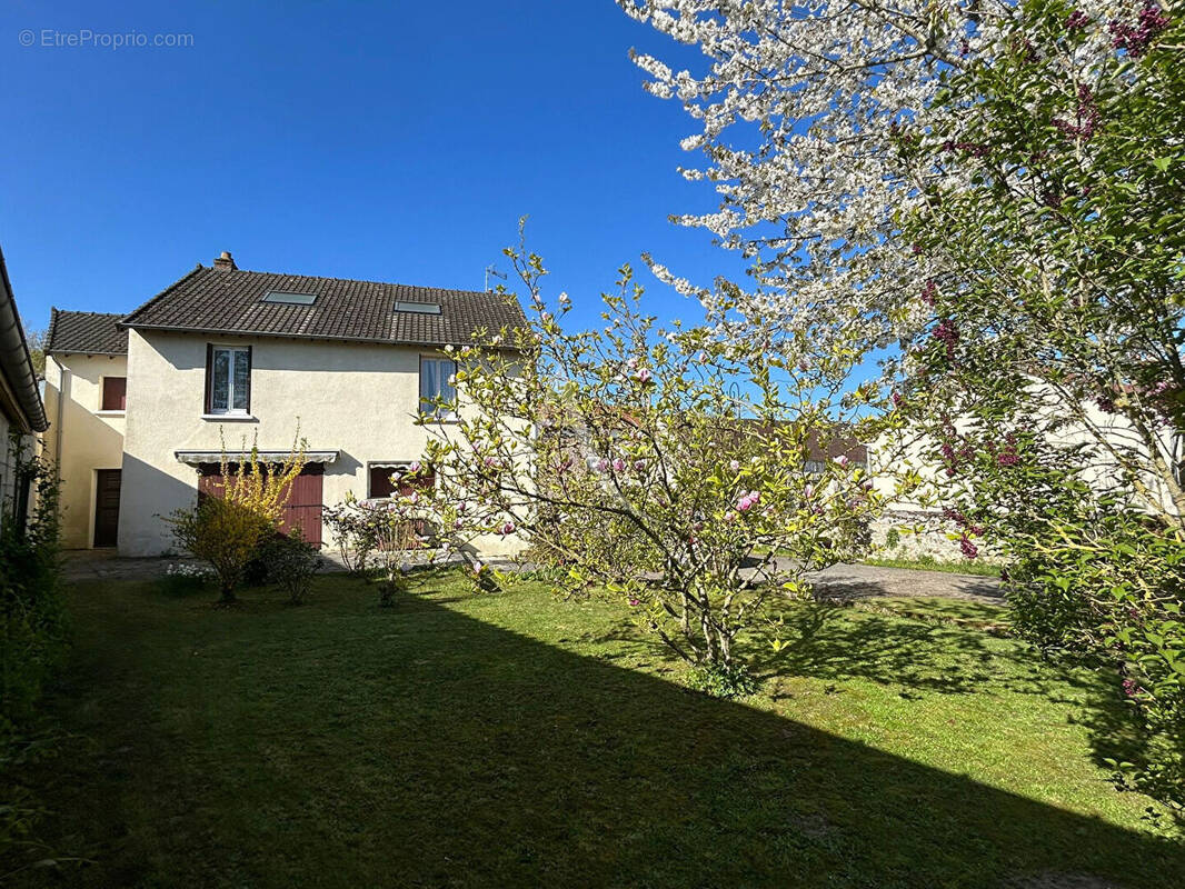 Maison à CHATRES