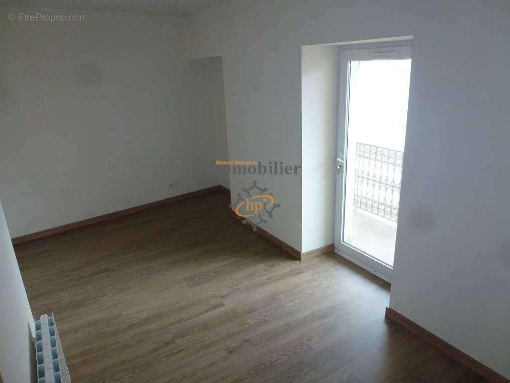 Vente appartement de type 4 avec balcon, centre-ville Saint Affrique - photo 5