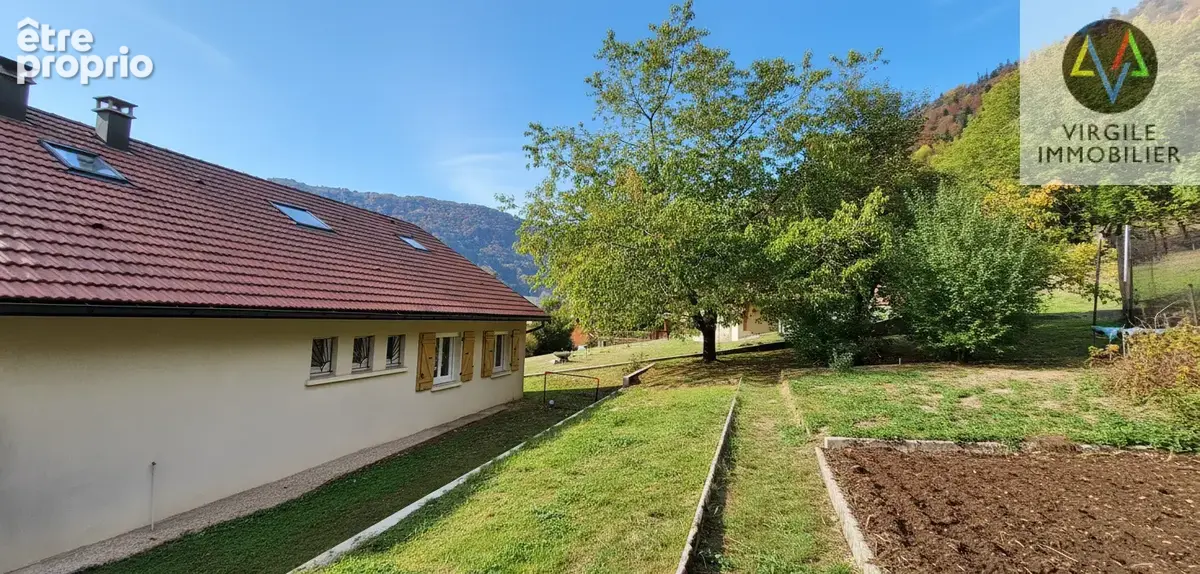 Les Échampés : Maison rénovée de 5 chambres avec vue sur les crêtes du Mont d’Or - photo 13